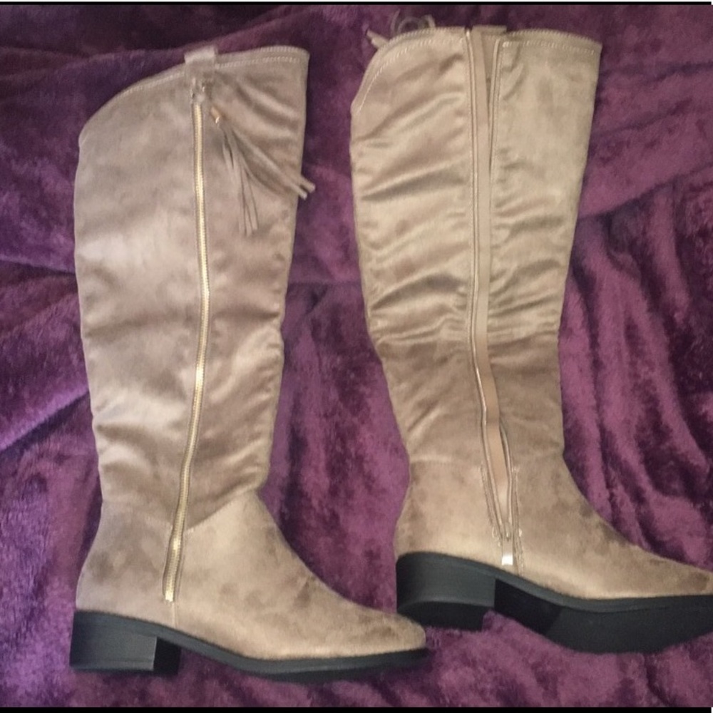 Fashion Nova suede taupe boots (7.5)